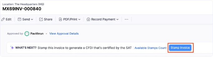 Factura de Zoho Inventory edición México con el botón para timbrar el CFDI ante el SAT y el contador de timbres disponibles